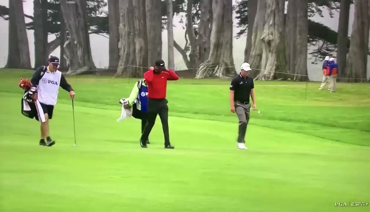 Joey getting in 17 club twirls with Tiger’s long iron on their way up to the 10th green. 🤣
Get ‘em in while you can! #PGAChamp
@TWlegion @RiggsBarstool https://t.co/Sn2VbS7Kdu