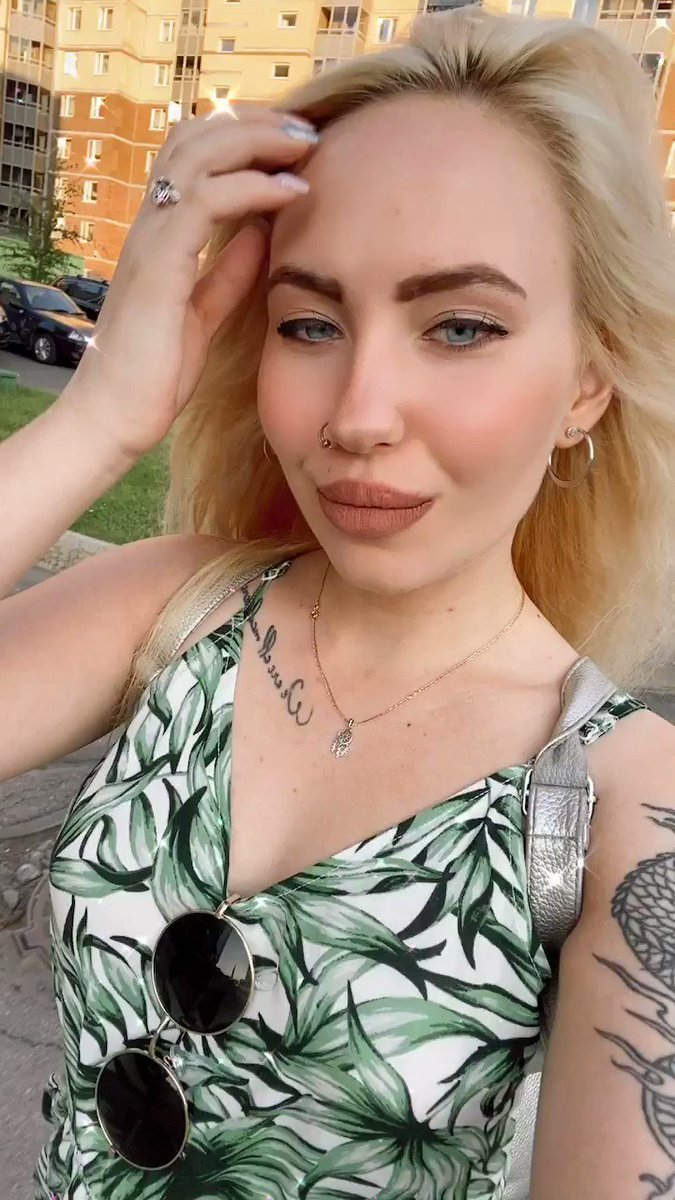 Model - Hella Bella dildo