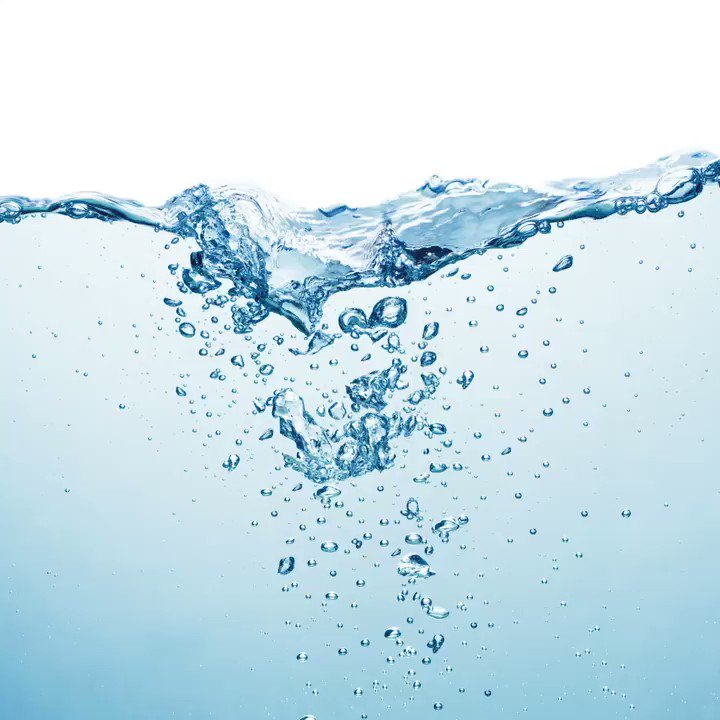 ¿Sabías que nuestro agua no ve la luz hasta que llega a la botella? tras filtrarse por las rocas de las montañas de Guadarrama llega a tus manos con toda su pureza original. #MineralizaciónMuyDébil 💧 https://t.co/Wdqo9MTBBD