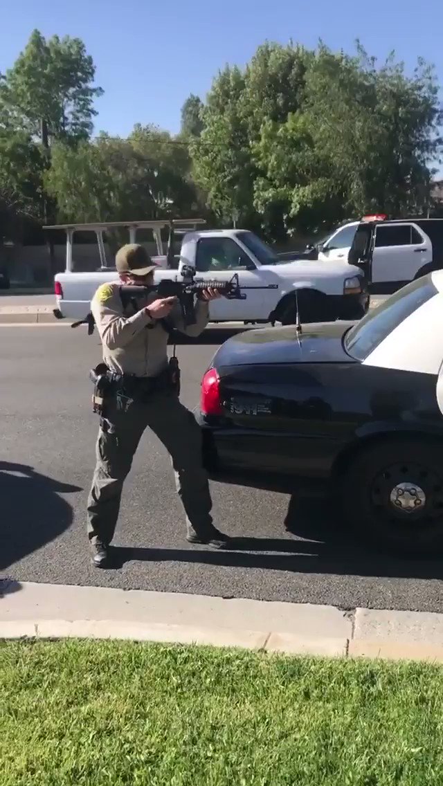 Santa Clarita, California:
Three black teenagers were being attacked by a homeless man and witnesseses called for help.
When police arrived they pointed their guns, and arrested the kids who needed their help. Terrifying them.
On brand. Exhausting...https://t.co/R3dXb6DOtC