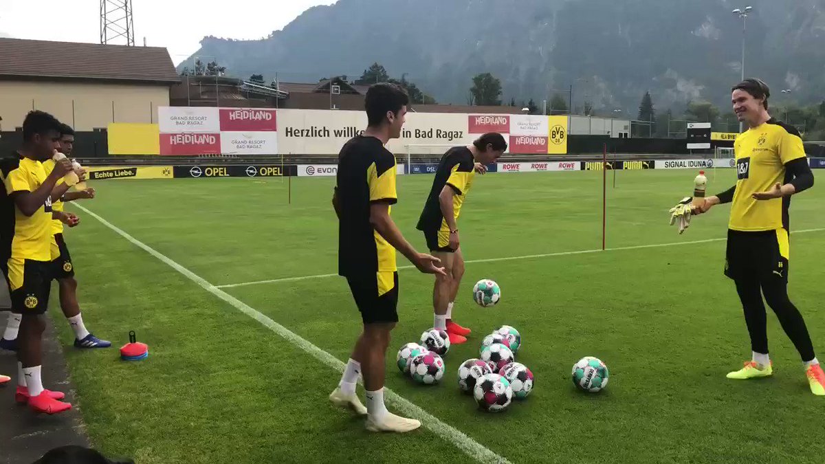π¨ TRAINING LIVE STREAM π¨
Tune into BVB TV or YouTube at 10:45 ET / 15:45 BST / 16:45 CEST to watch our first training session π
https://t.co/96aLg0Xpjx