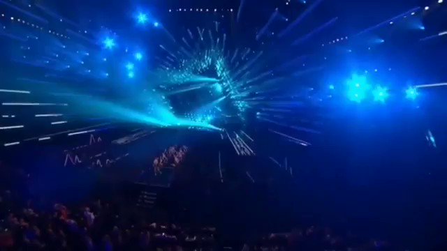 RT @toraayiii: tori kelly at the 2015 vmas, no one was doing it like her

https://t.co/bpX07NzESP