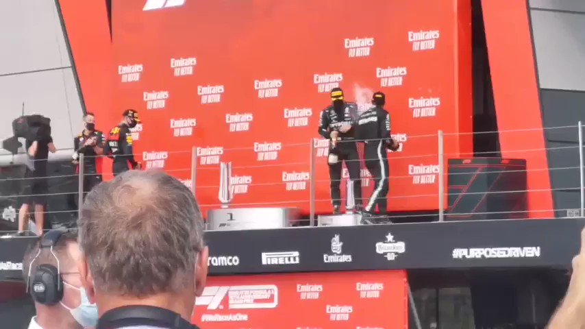 No piensen mal de Lewis, es que el 1 y el 2 son muy parecidos 🤣 https://t.co/hj6K2IJJzX