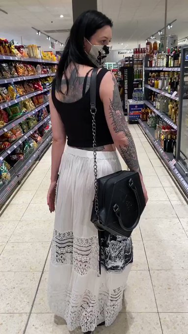Me, buying the important stuff in the grocery. https://t.co/0F2cTU1UR1