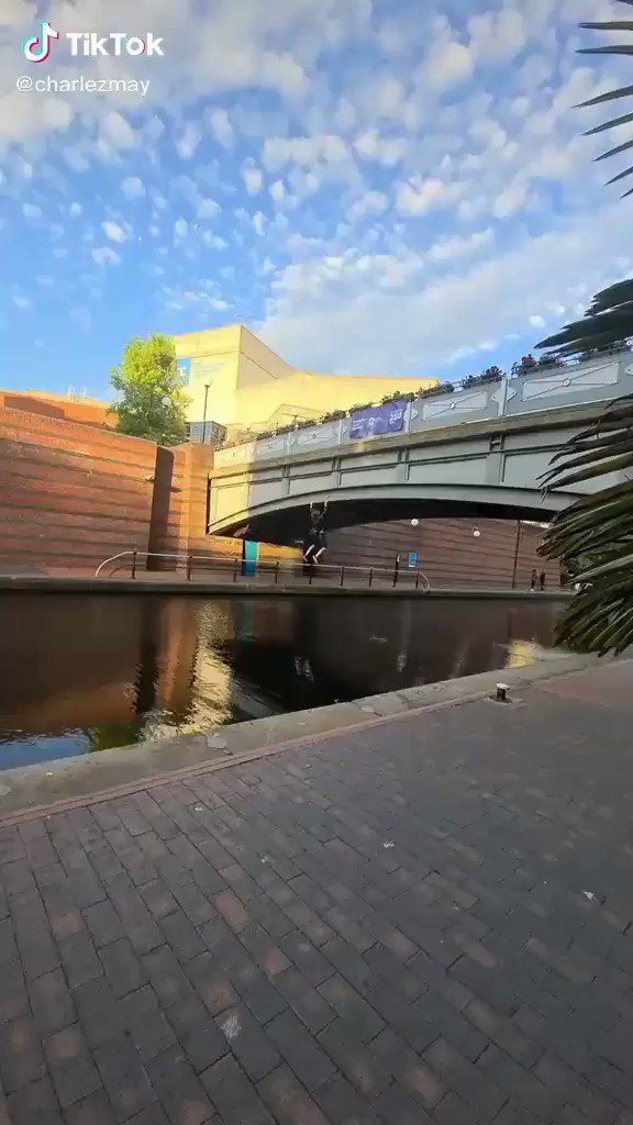 Lovely place to hang out in Brindley Place...
#brumhour #brindleyplace #Birmingham https://t.co/WZOfqRhV4L