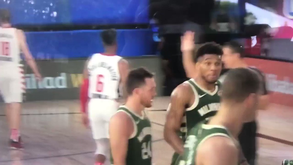 Giannis headbutts Moe Wagner LMAO
https://t.co/AW9BBHig7E