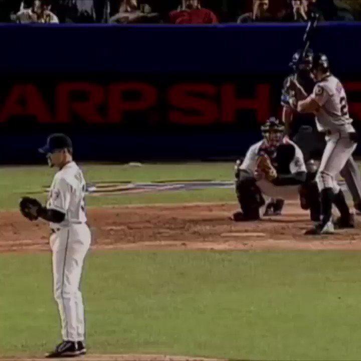 Happy birthday Benny Agbayani.  Jeff Kent and Ellis Burks have a coupla presents for you! 

