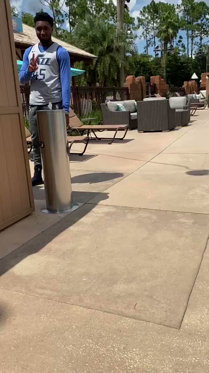 Iβve seen @spidadmitchell 10 times this week and itβs just Wednesday π€¦πΎββοΈ https://t.co/7qUYExZ4Gc