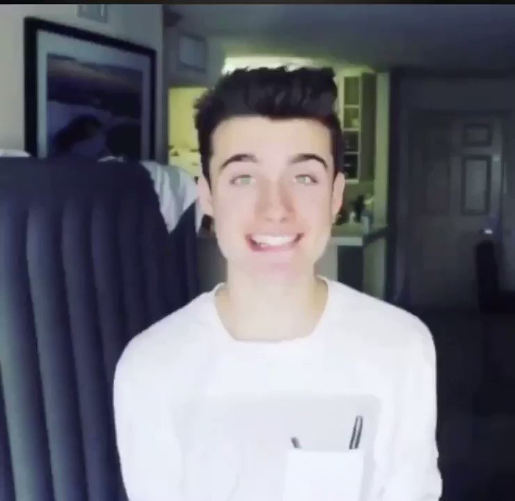 Crawf on Twitter: "yall remember weeklychris from vine?? this is him now..  feel old yet?? https://t.co/b5qExUJngj" / Twitter