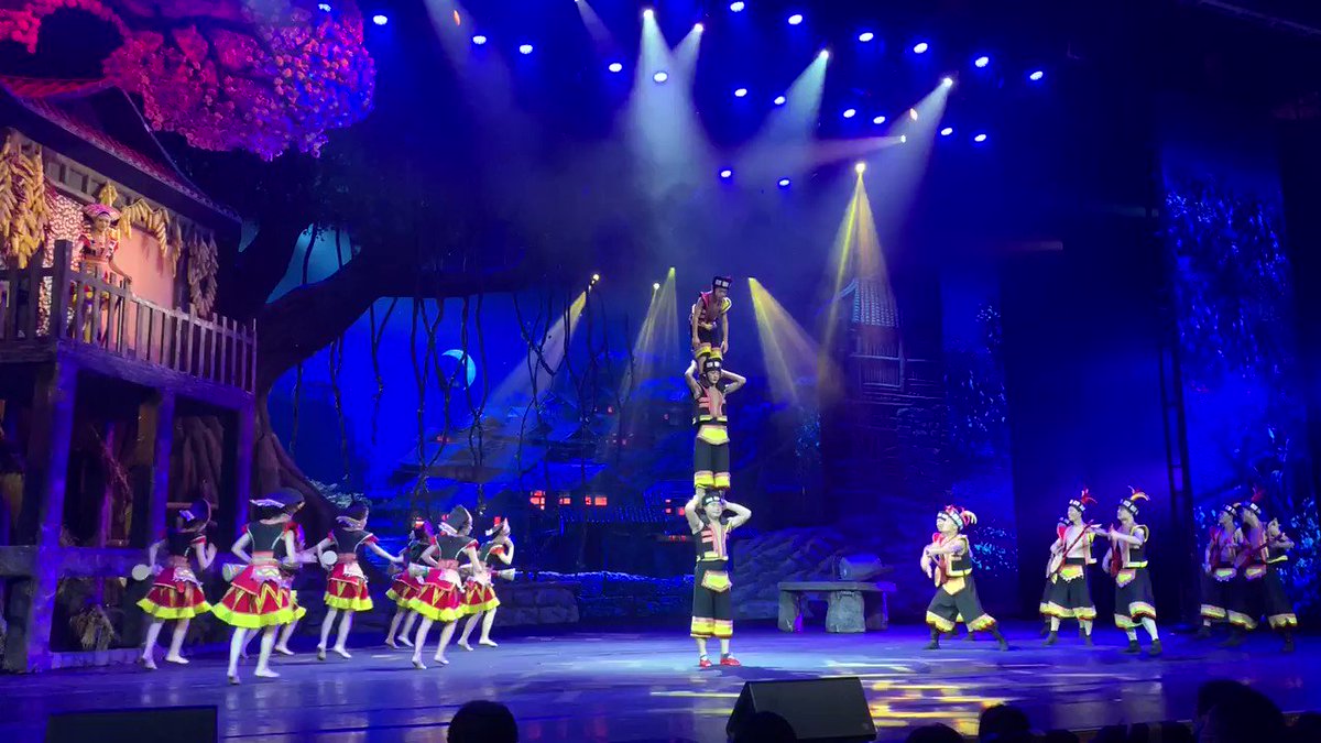 👏👏👏👍👍Wonderful Hunan Cultural performance in Zhangjiajie!!#culture #likesummer #summertime #views #familytime #landscape #travel #photography #hot #beautiful #photooftheday #zhangjiajie #zhangjiajienationalpark #holiday #amazing #traveling #performace #show #chinese https://t.co/a3Qr3ZXa89