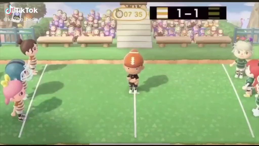 Monica Ray 🌵 (@montiray) on Twitter photo 13/08/2020 19:17:32 'But how can they play with no ball-' 'But how can they play with no ball-'