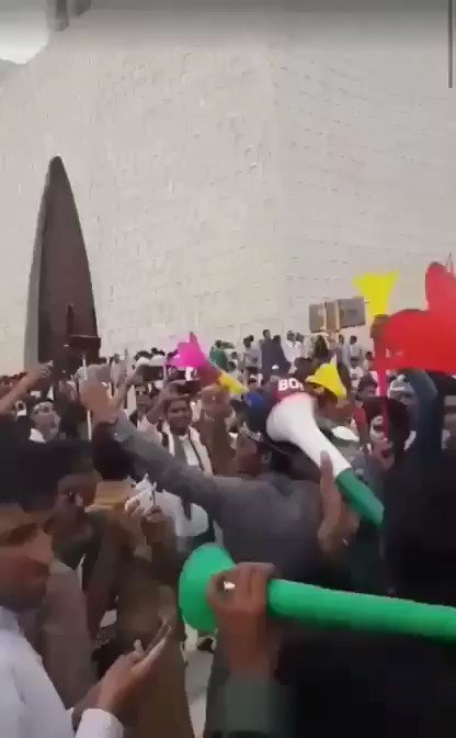 بابائے قوم کو جگانے کی مکمل کوشش جارہی ہیں ان باجو کو مزار میں اندر لیے جانے کی اجازت نہیں ہونی چاہیے ہیں اب یہ کیا تماشہ ہے یار
#PakistanZindabad #HappyIndependenceDay
@HamidMirPAK @SHABAZGIL @Mushahidullahkh https://t.co/QDti2Yebo7