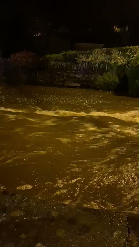 #FLOODING #N71 VIDEO: #Rosscarbery #westcork flooded again this morning. Fire service there from early hours @aaroadwatch @Corkcoco https://t.co/5EKbPe2iwH