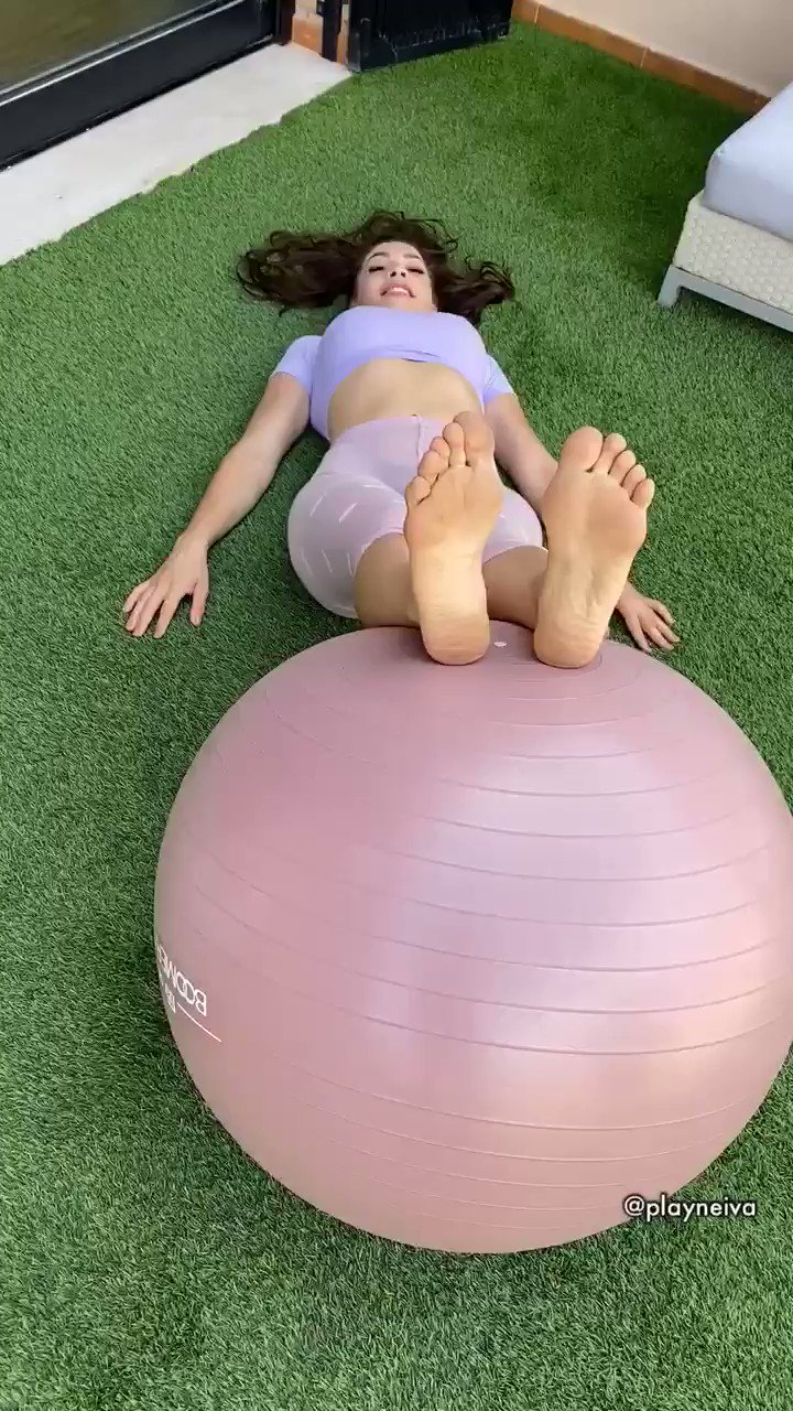 Neiva Mara on X: My training today! Like for my feet 😜👣  t.coT5QMRg0Djr t.coKZO9fiE9Pz  X