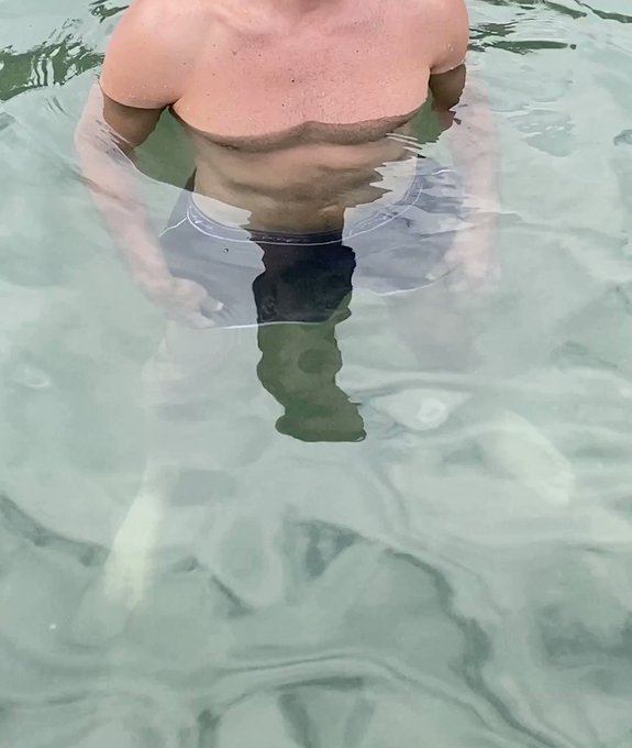 Want to come for a swim? #bigcockpublic #bigcockman #bigcocktwitter #gayuk #gaymer #gayporn https://t