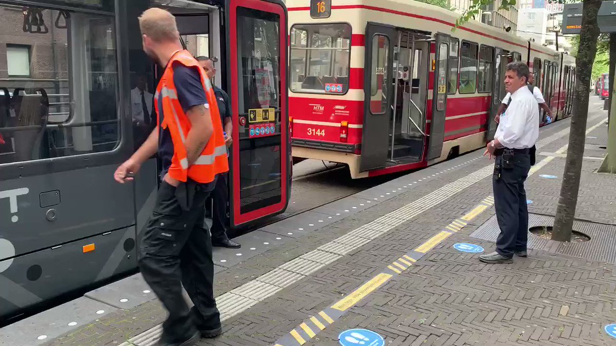 Deel Van Den Haag Zat Hele Dag Zonder Stroom Trams Lagen Stil En Beveiligers Deelden Ijsjes Uit Omroep West