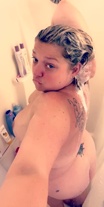 RT if you love shower 🚿 sex 💦💦 #rt4rt #bbw #watersports #milf #bigtits #lonelywife #follow #xxx https://t