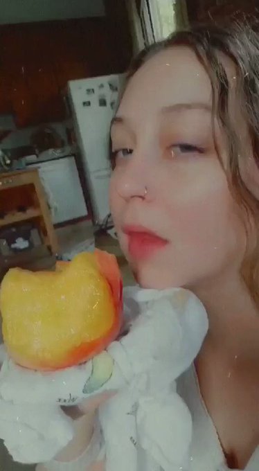 Wet ass peach 🍑 #WAP https://t.co/BJXPghj4Kg
