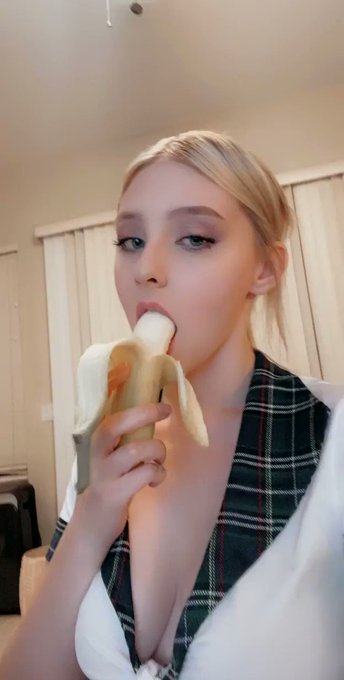 I had a fun time on camsoda last night 🥰💦🍌 Didn’t get many videos but here’s me being a dork with a banana