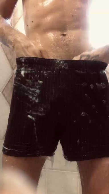 Playing with my Bareback scally dick in the shower! 🍆💦

Rt if you’d like to get in the shower with me