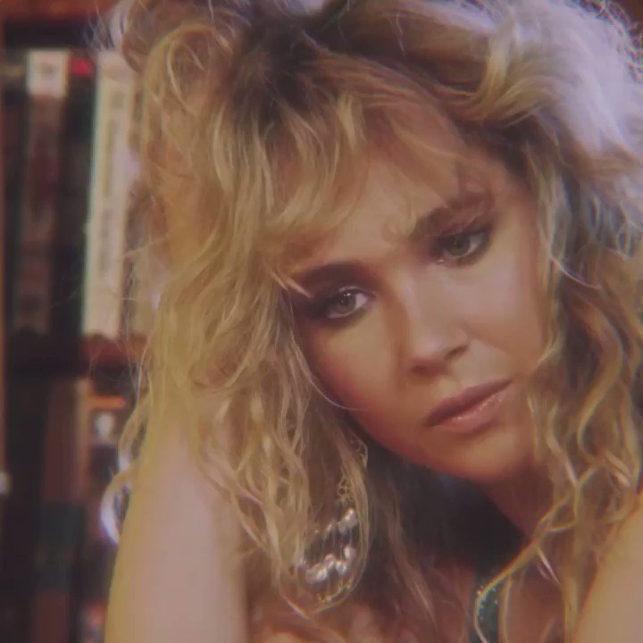 Happy birthday to the gorgeous little pixie that is Juno Temple: 