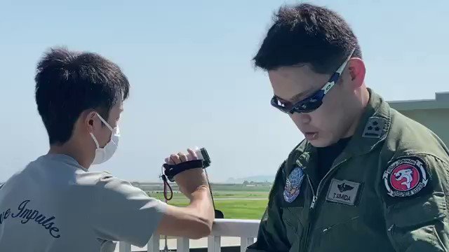 O Xrhsths 航空自衛隊 松島基地 Sto Twitter 展示飛行の醍醐味は ブルーインパルスのパイロットによるナレーション 絶妙なタイミングのナレーションがあるからこそ会場が臨場感に溢れ盛り上がります 私は声が高めなので いい感じのアナウンスを作るのには苦労し
