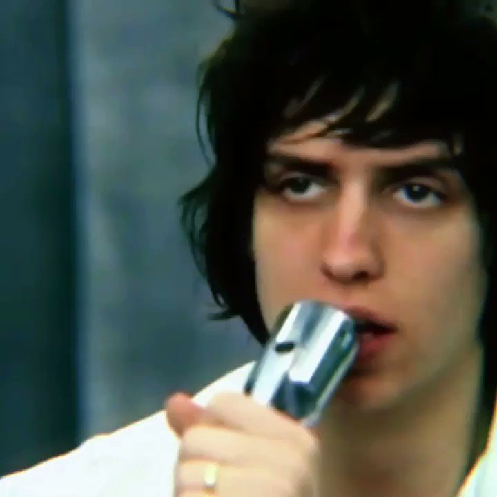 Anyway, fck you Julian Casablancas, happy birthday , I love you 