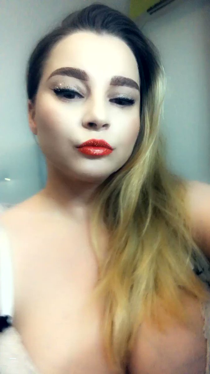 Model - MissBlonde nicelips