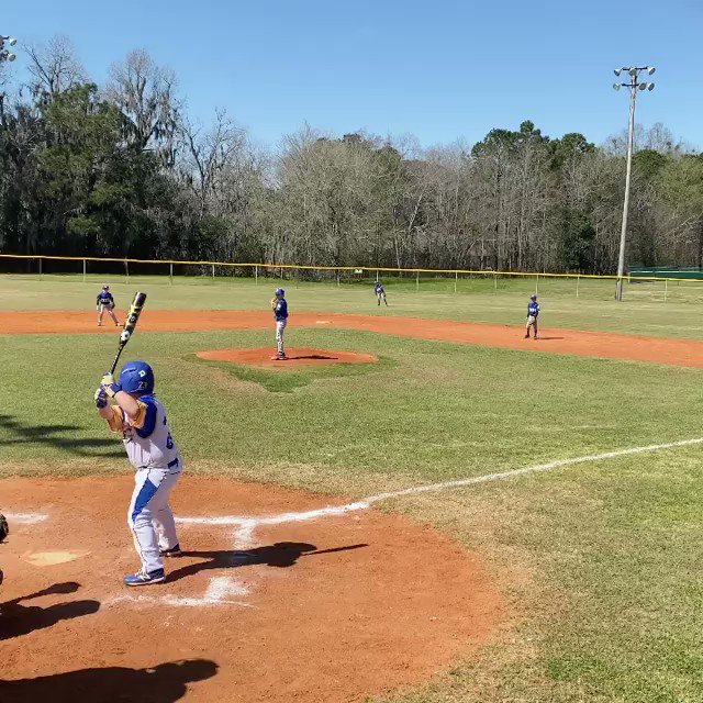 Outfielders take notice - shift back to the fence next time!
📷: @chancesturkie
#DeMarini #baseball https://t.co/i0ukz9h3Kv