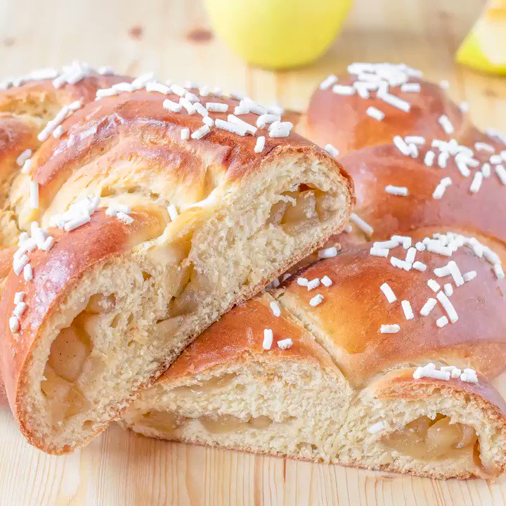 Benedetta Rossi on Twitter "TRECCIA DI PAN BRIOCHE SOFFICE ALLE MELE 🍎