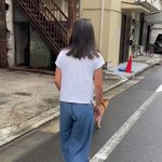 エコな移動手段!？ローラーシューズで犬の散歩!