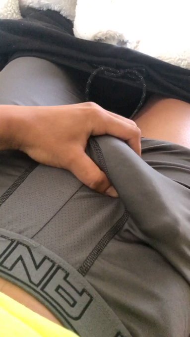Who tryna lend a helping hand? 
????

#bulge #spandex #morningwood #hornysnaps #snapchat #boner #hardcock
