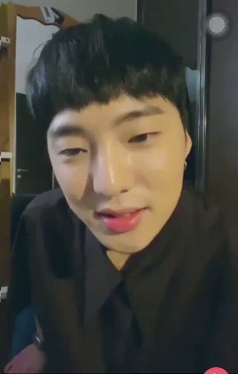 RT @seungyoonthings: seungyoon calling thor to appear on vlive https://t.co/a37qKgHrUE