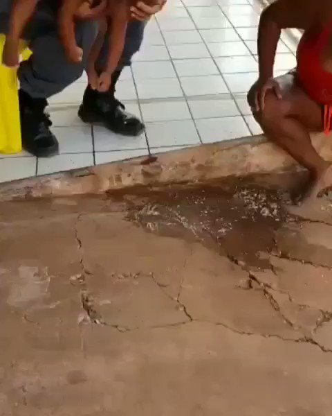 Parabéns ao Sargento Lopes, que salvou uma criança de 1 ano que havia se afogado na piscina em Caxias-MA. https://t.co/C5djLBiHHR