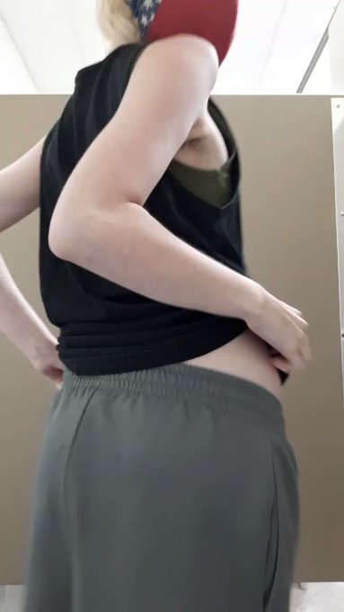 Shaking my ass at work, as usual ?

#publicnudity #nsfw #nsfwvideos #ftmpussy #ftmbooty #transporn https://t