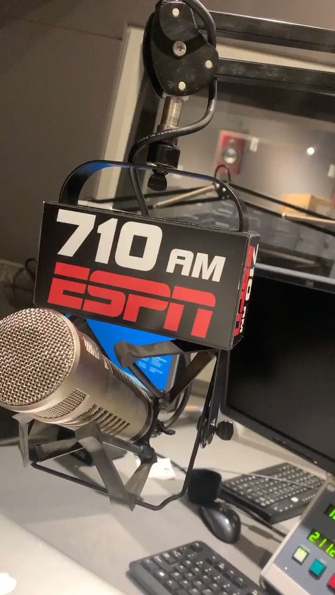 full postgame starts right now on @ESPNLosAngeles - hear the breakdown of tonight’s @LAFC thrashing of the #Quakes 💪🏼🖤💛 https://t.co/Pyiuhbo533
