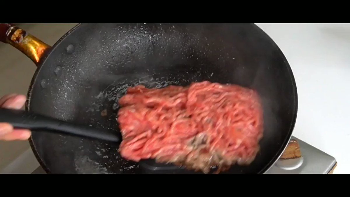 ボロネーゼはソースじゃない…『肉料理』だ!!!
『至高のボロネーゼ』
コンソメなどは一切使わず、肉と赤ワインの旨味でいただきます
ゴロっとした肉の食感がやみつきです
本当に美味しいボロネーゼを是非ご賞味ください!!
レシピはこちら!!
https://t.co/umBpx68VW1 https://t.co/068y9aXI0y