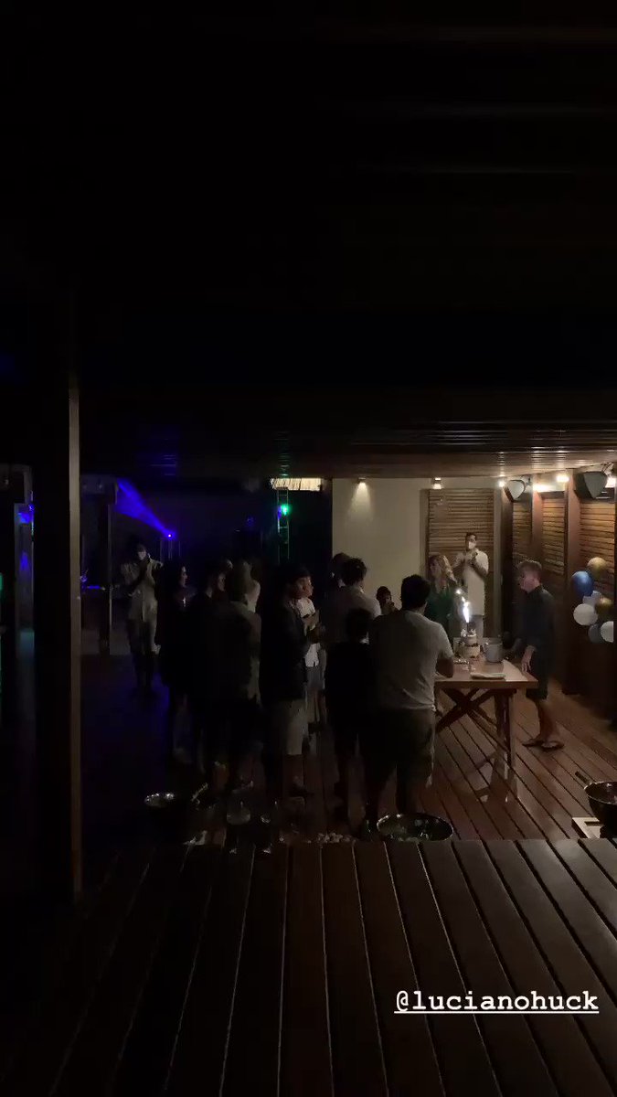 Hotel de luxo no Ceará pra mim, lockdown pra você. @LucianoHuck é a farsa encarnada.
https://t.co/ikkzHZVWhR