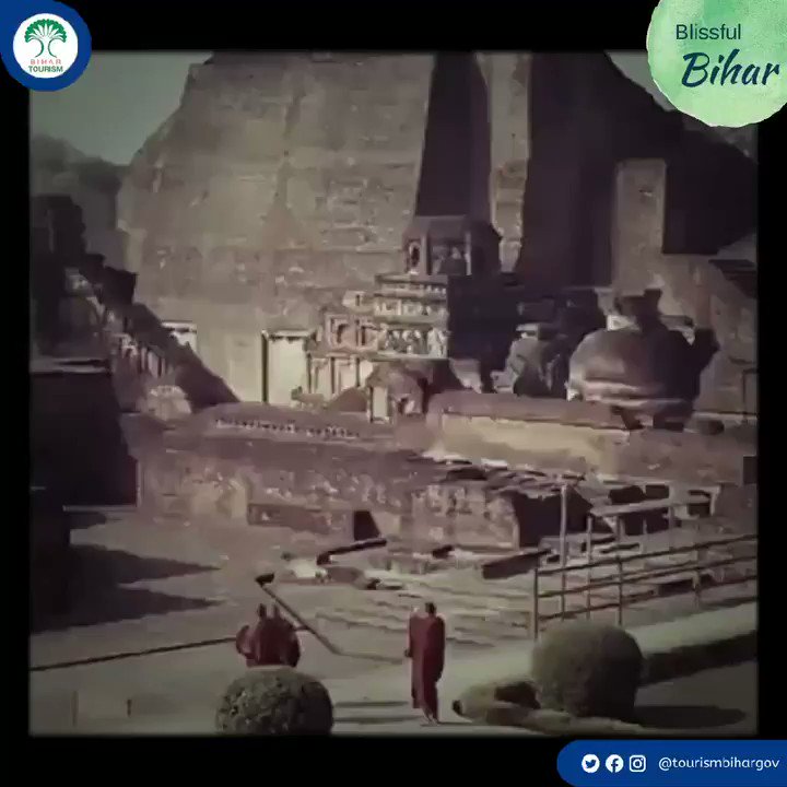 बिहार के नालंदा जिले में बना नालंदा विश्वविद्यालय विश्व का सबसे प्राचीन विश्वविद्यालय है। इस विश्वविद्यालय में करीब 10 हजार छात्र पढ़ते थे और यहां करीब 2 हजार शिक्षक पढ़ाते थे।
तो आइए शिक्षक दिवस पर, शिक्षा के इस प्राचीनतम मंदिर की कुछ झलकियां देखते हैं। #HappyTeachersDay2020 https://t.co/g2NcrF8jpO