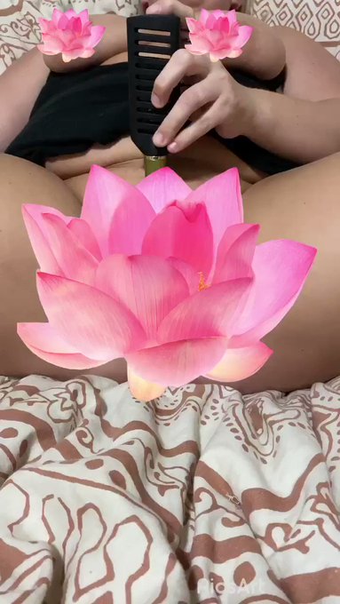 Just posted this video to my OF and manyvids. Cum check it out 😏😋 https://t.co/vK1R5m87SJ<a href="/tag/newprofilepic"class="tags"><span>#newprofilepic</span></a>