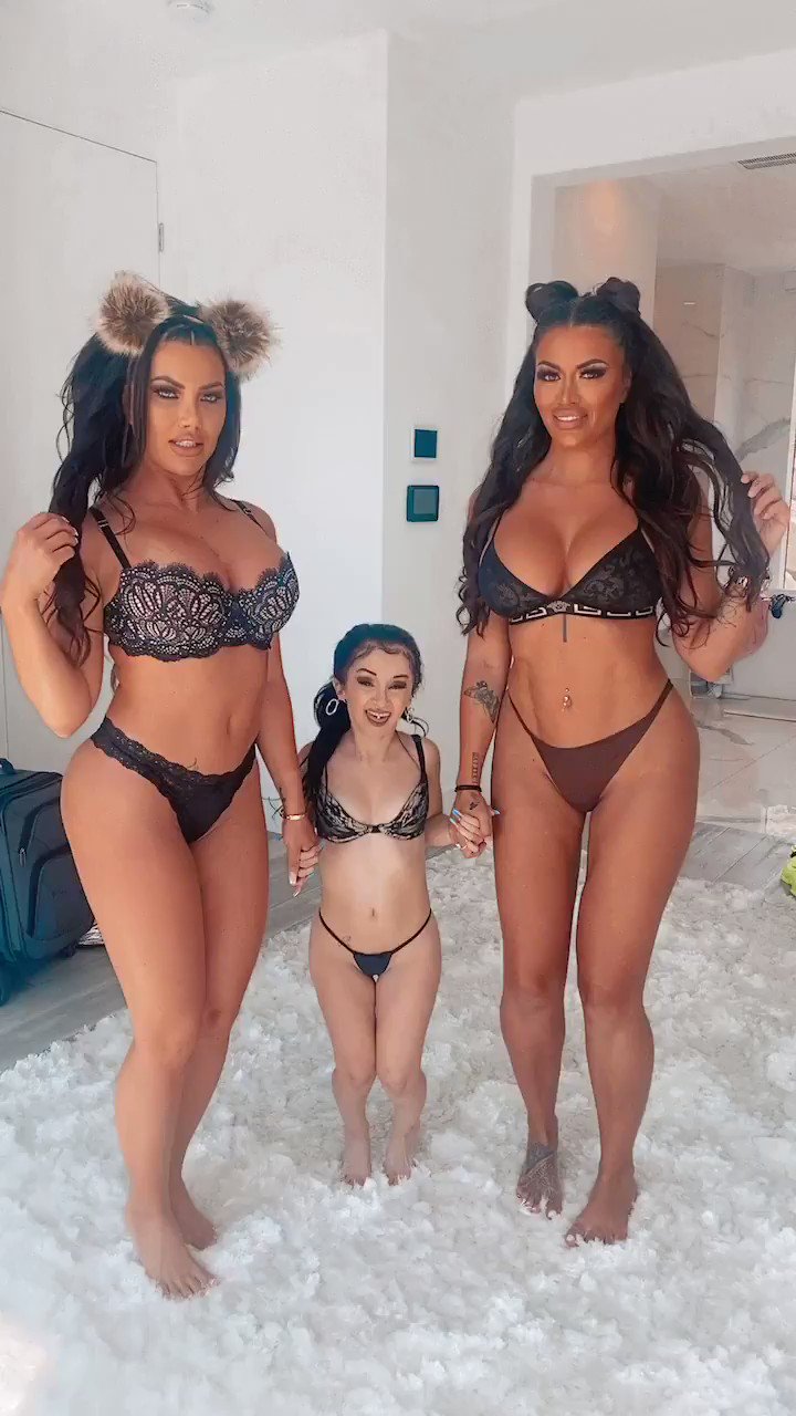 TinyTexie trên X: Want to see me FUCK these twin sisters!! Click this link  t.coGnVHWl8KsP to see it!! tinytexie onlyfans  t.cokoyhoNW7XK  X