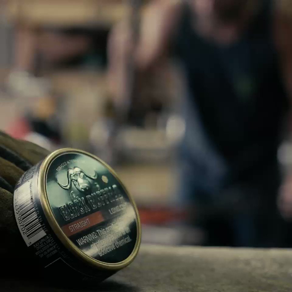 Forging knives and packing hammers with @BlackBuffaloInc. It’s the only alternative to tobacco that keeps me satisfied. Cowboy tested!!!! Cowboy approved! https://t.co/3Xwvymay4p
