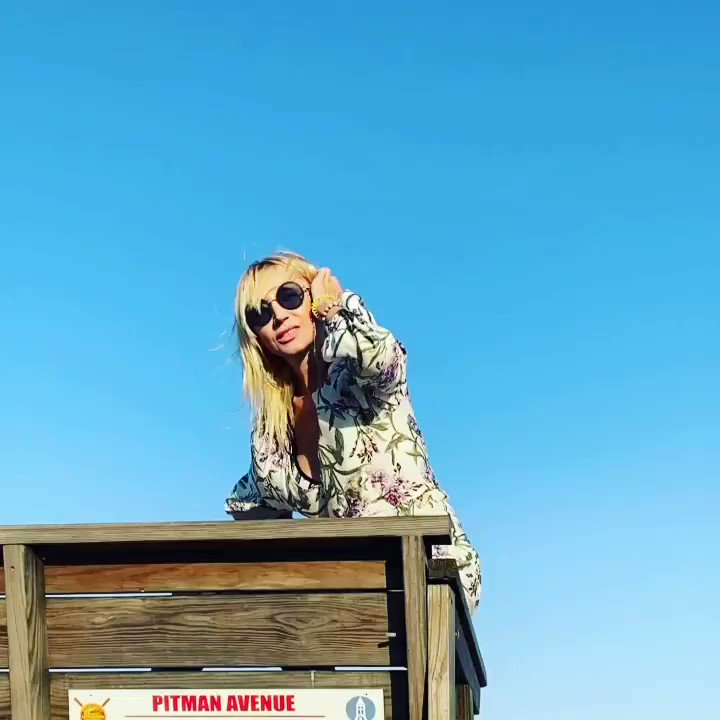 « Какое небо голубое...» 🦋☀️💙 #кристинаорбакайте #kristinaorbakaite #слюбовьювдуше https://t.co/bcFbTGD6i4