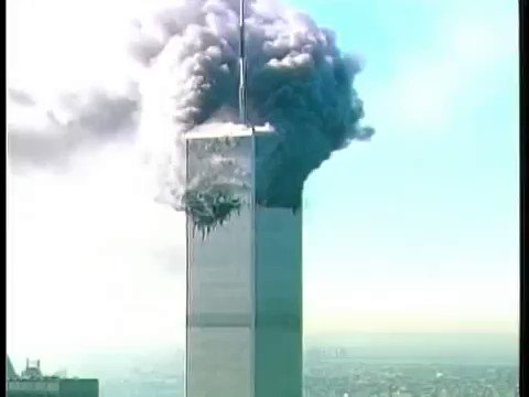 #NumDiaComoHoje mas em 2001, eram derrubadas as Torres Gêmeas em Nova Iorque. O ataque foi assumido por Osama Bin Laden, líder da Al-Qaeda, em 2004. ©NYPD #WTC19 #11deSetembro
Onde você estava no momento deste fato? Difícil não se lembrar. https://t.co/aJ3aLOhWCZ