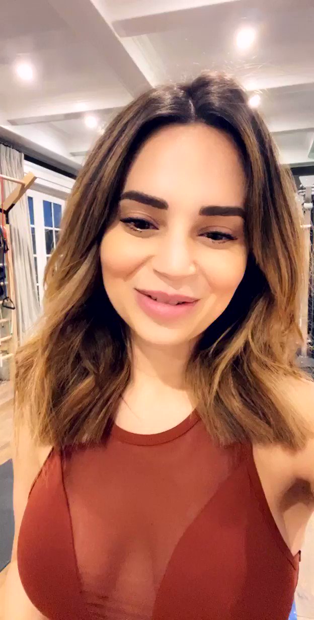 Rosanna Pansino on X: "Thank you @blogilates! Love the new @popflex_active  Alpine Bra and Pants! I'm 4'10” and wearing XS (Extra Sassy) and it fits  perfect! https://t.co/OBhBV3b4X3" / X
