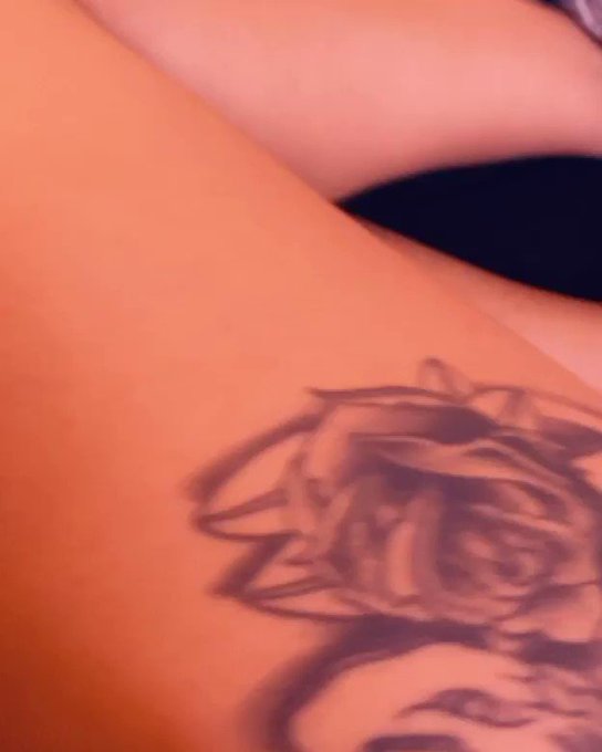 Yesss! #fall weather #comfy blankets 🍁🍁🍁 https://t.co/4nnj2gfjS2<a href="/tag/fall"class="tags">#fall</a><a href="/tag/comfy"class="tags">#comfy</a>