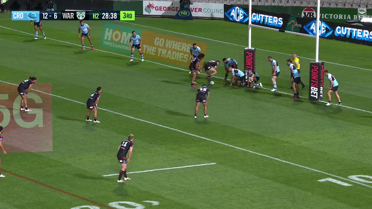 The flick from Hiku 👌
We're all locked up!
#NRLSharksWarriors
#TelstraPremiership https://t.co/HseO4XpQWC