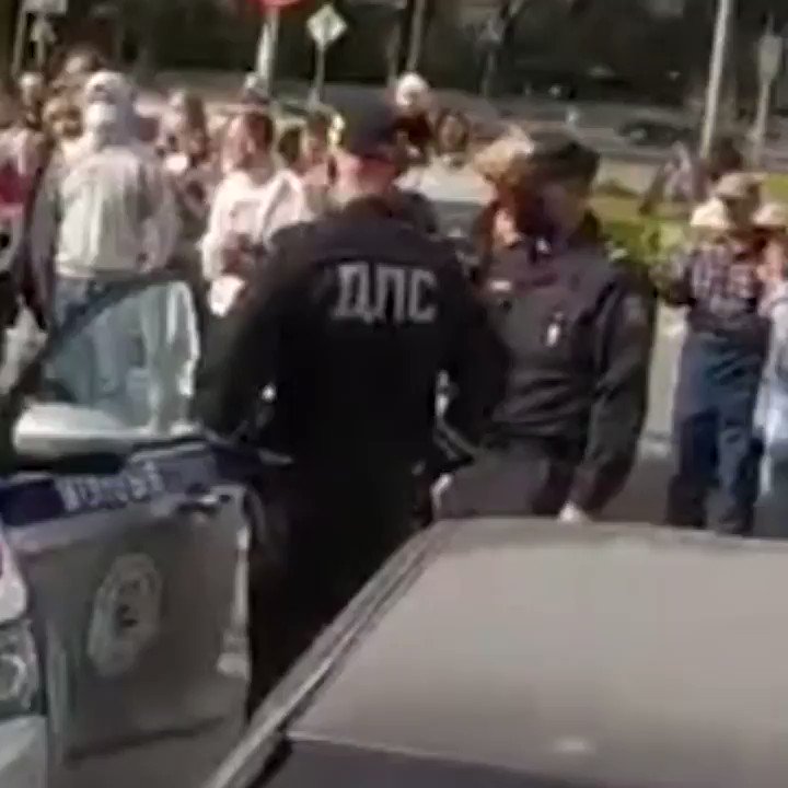 ⚡️ Майор ударом в голову вырубил девушку за то, что она его снимала https://t.co/HMTXkq4wmQ