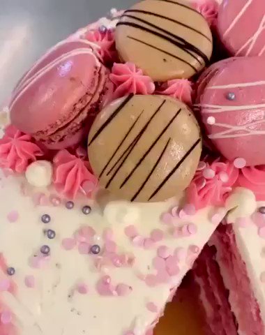Anyone else dreaming about cake? 💭
Our gorgeous Pink Candy Stripe has YOUR name all over it! 🍰
Order by 2pm to get yours delivered tomorrow! https://t.co/fv53pErWff https://t.co/sa7BAPv31J