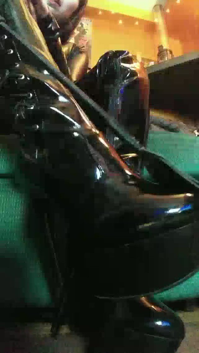 ᴛʜᴇ ᴅᴀʀᴋ ᴍᴏᴛʜᴇʀ on Twitter "Someone is Enjoying my Content! You should